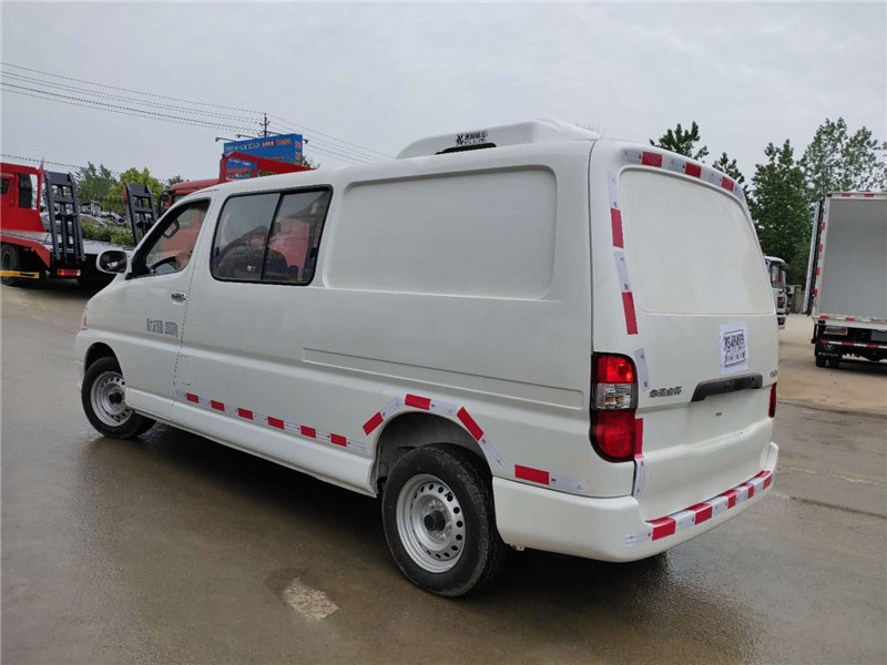 金杯雙排新快運(yùn)面包冷藏車