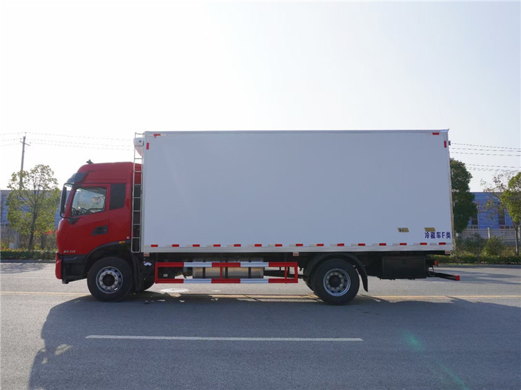 東風天錦KR高頂雙臥6.8米冷藏車