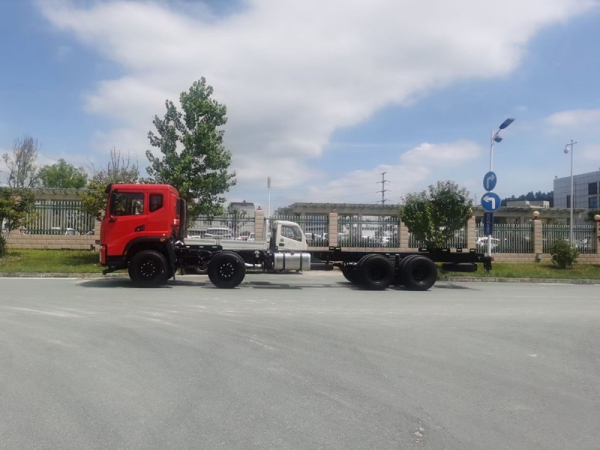 東風T17前四后八 隨車吊