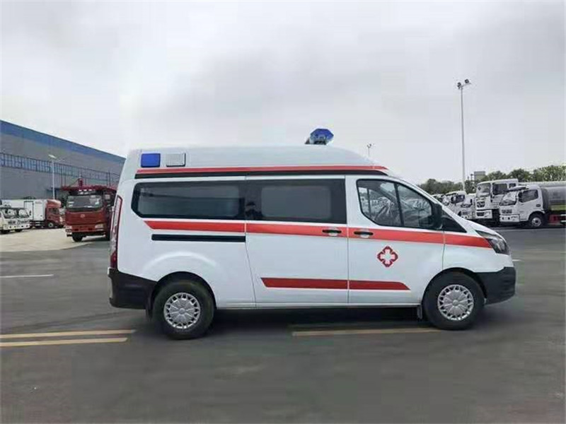 福特V362中軸中頂轉(zhuǎn)運(yùn)型救護(hù)車(chē)