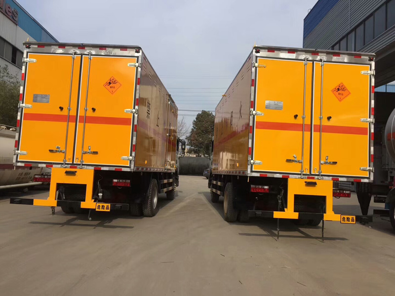 東風(fēng)6米3 9.9噸爆破器材車