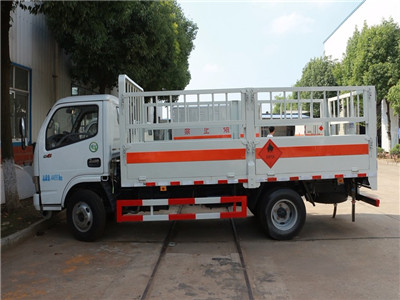 東風(fēng)多利卡4米1(額載4噸)氣瓶車(chē)