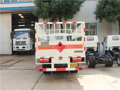 東風(fēng)多利卡4米1(額載4噸)氣瓶車(chē)