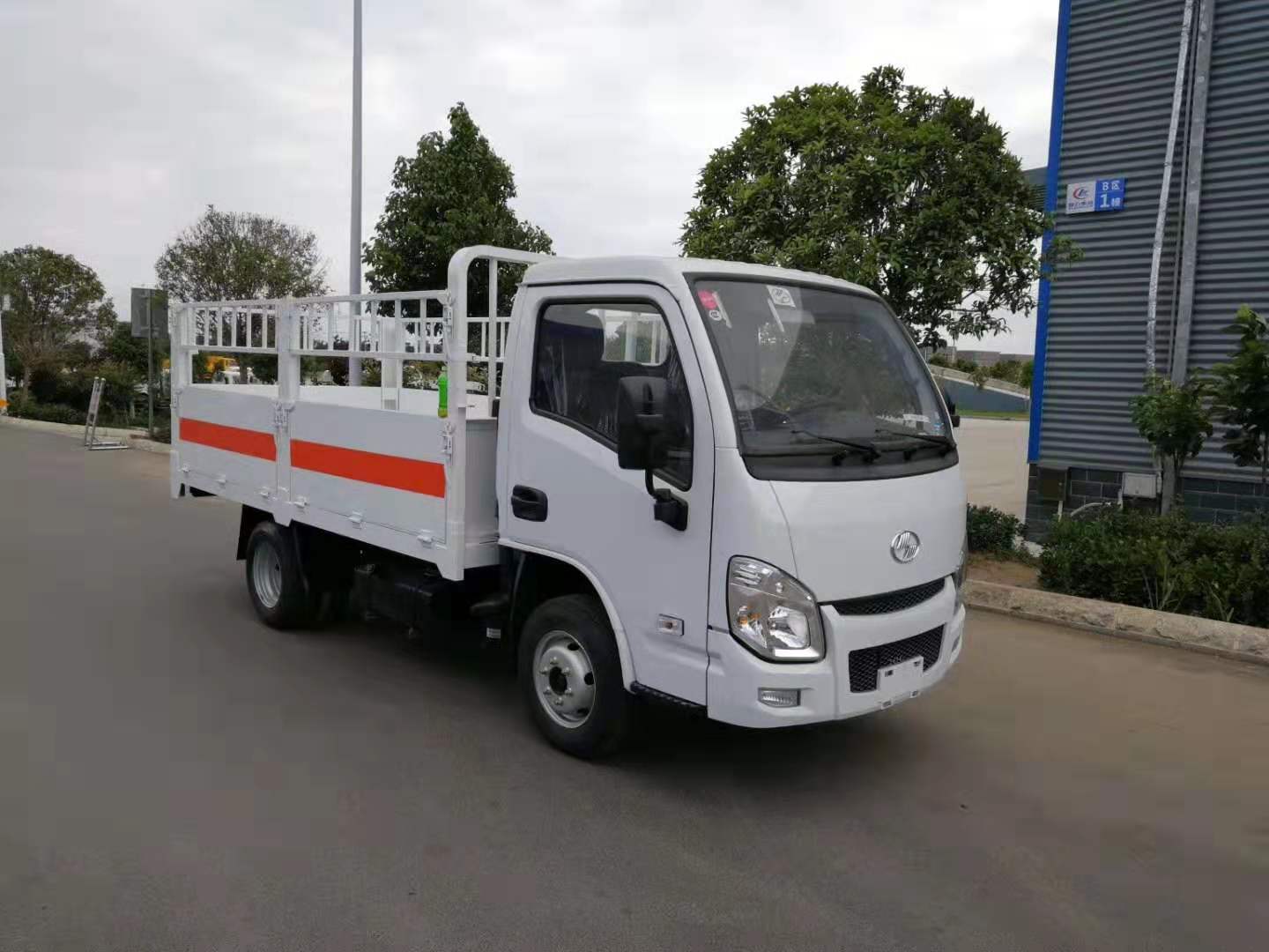 躍進3.3米氣瓶運輸車