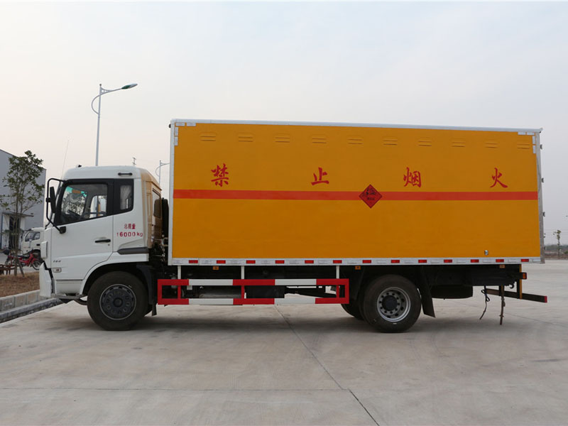 天錦6米2(9.9噸)爆破器材車