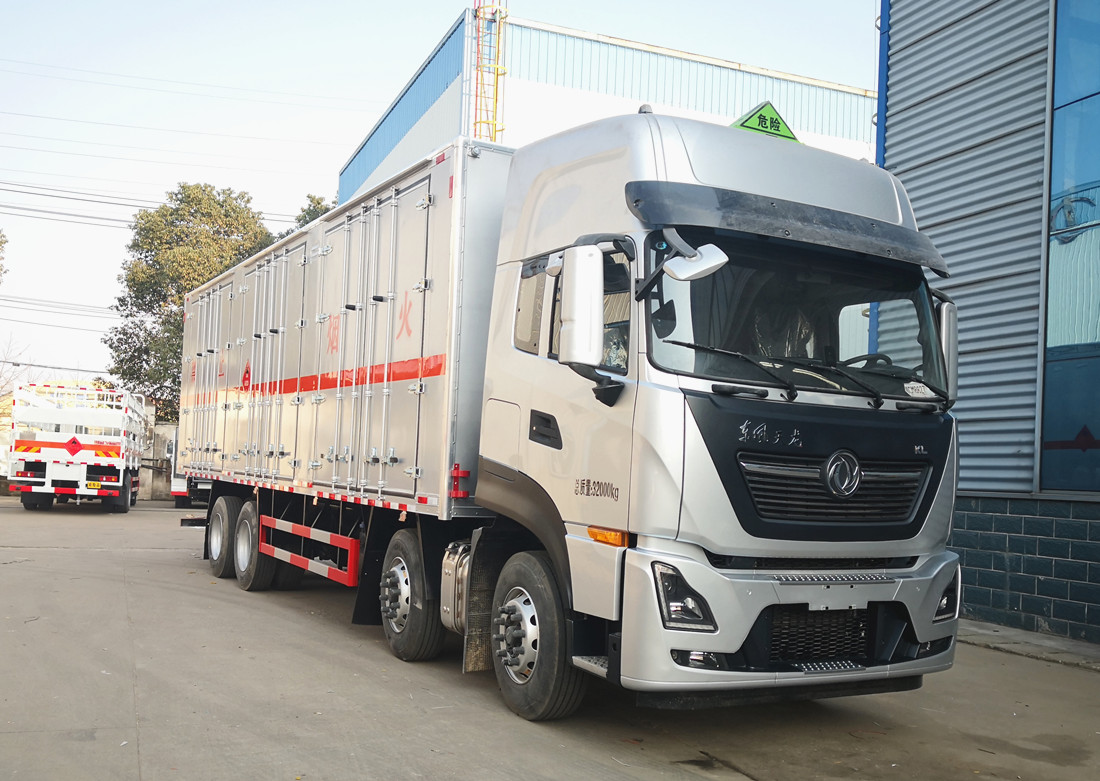 東風(fēng)天龍 9.6米雜項(xiàng)危險(xiǎn)品廂式運(yùn)輸車